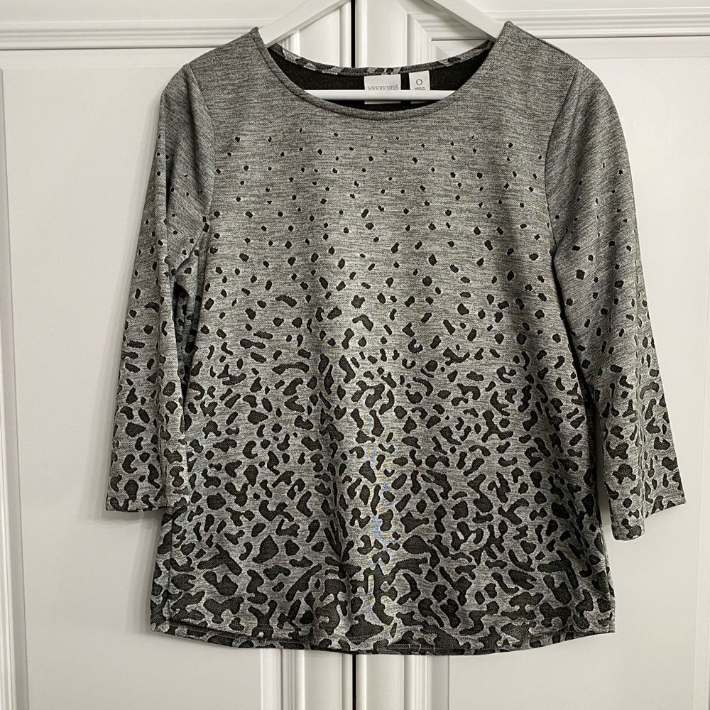 Weekends by Chico US Sz 4-6 Grey w/Black Animal Print Knit Top Scoop Neck Shirt